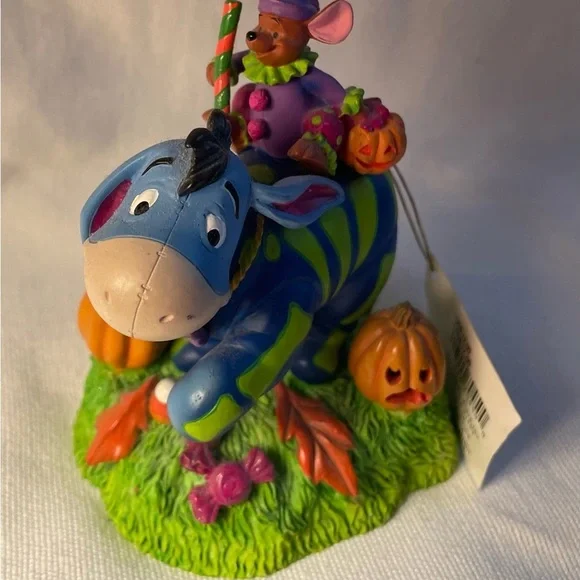 Vintage Winnie the Pooh Halloween Themed Figurine needs batteries - Picture 3 of 8